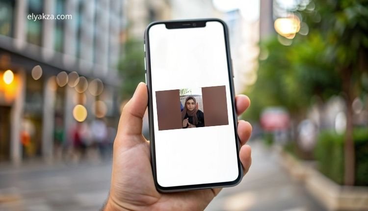فيديو ماجدة أشرف مع زوجها الجزء الثاني.. مقطع ماجده اشرف الشمال 3 هاتف في يد شخص عليه صورة ماجدة أشرف ضمن الحديث عن سكس ماجده اشرف مع زوجها